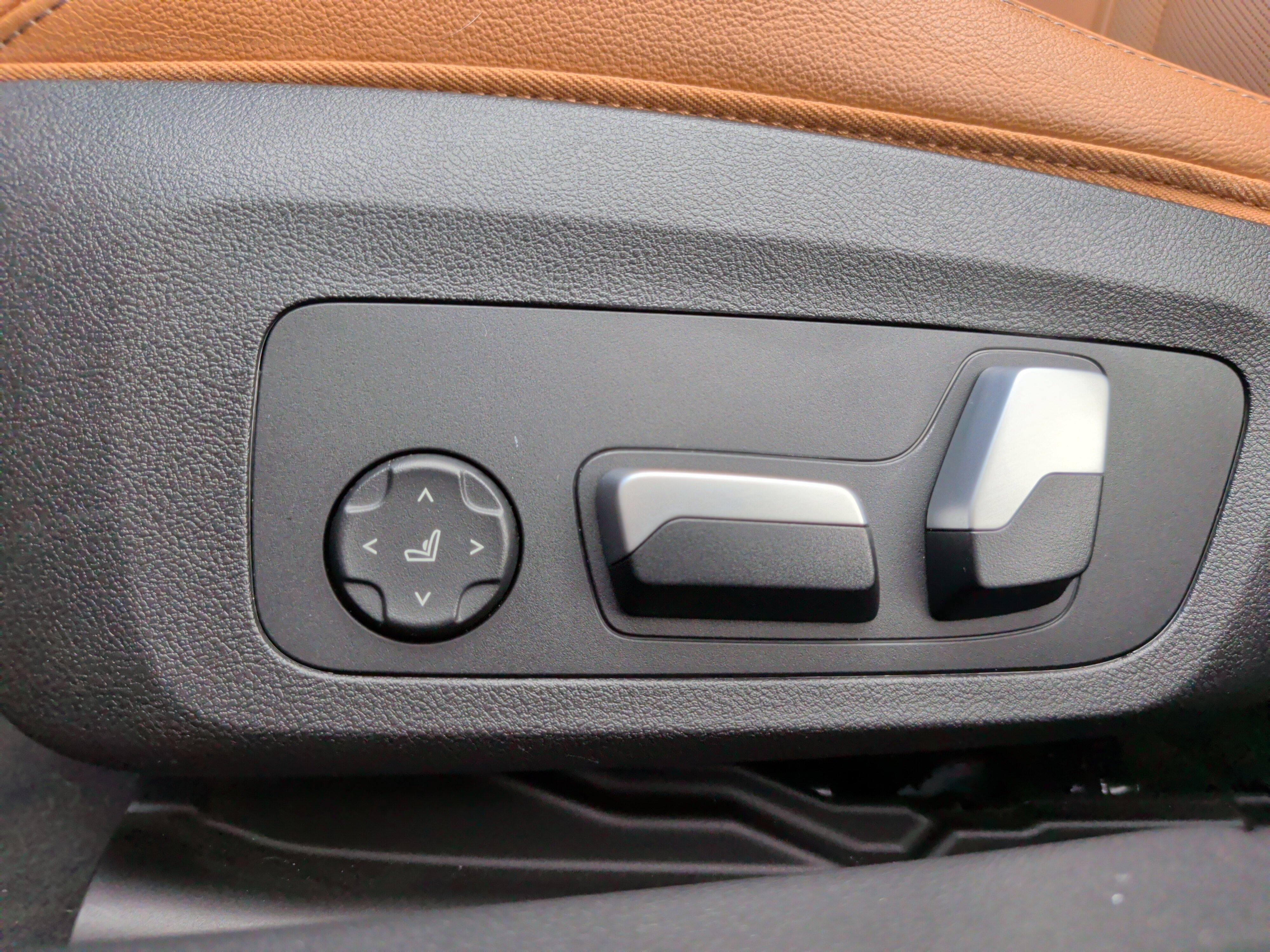 Certified 2023 BMW 330i xDrive Sedan w/ M Sport Package image 27