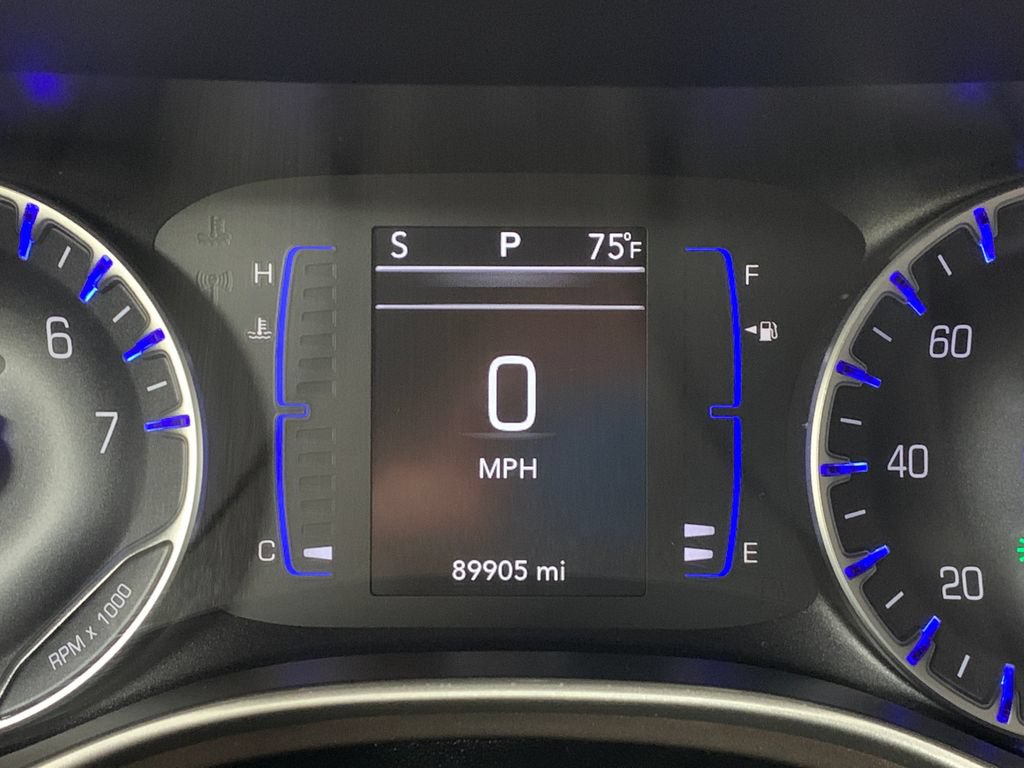 Used 2018 Chrysler Pacifica Touring-L FWD image 33