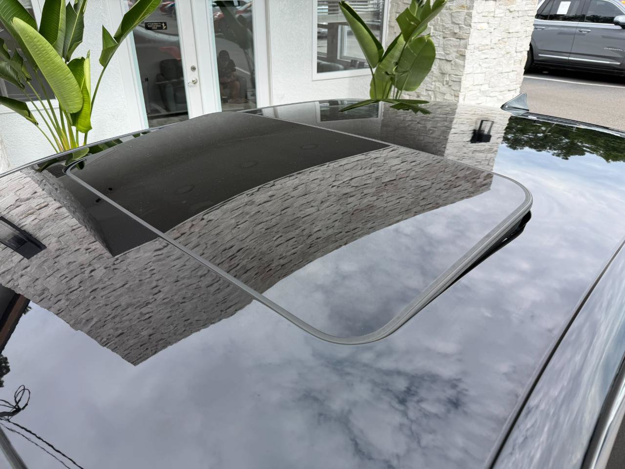 Used 2017 Genesis G90 3.3T Premium RWD image 8
