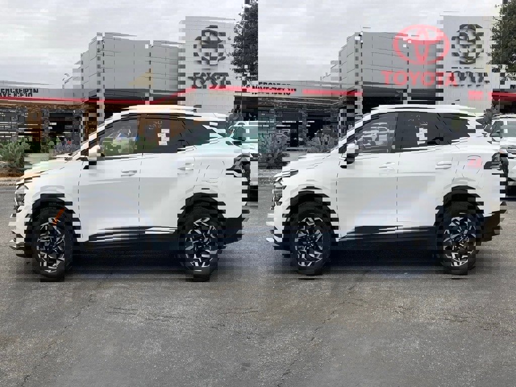 Used 2024 Kia Sportage LX image 7