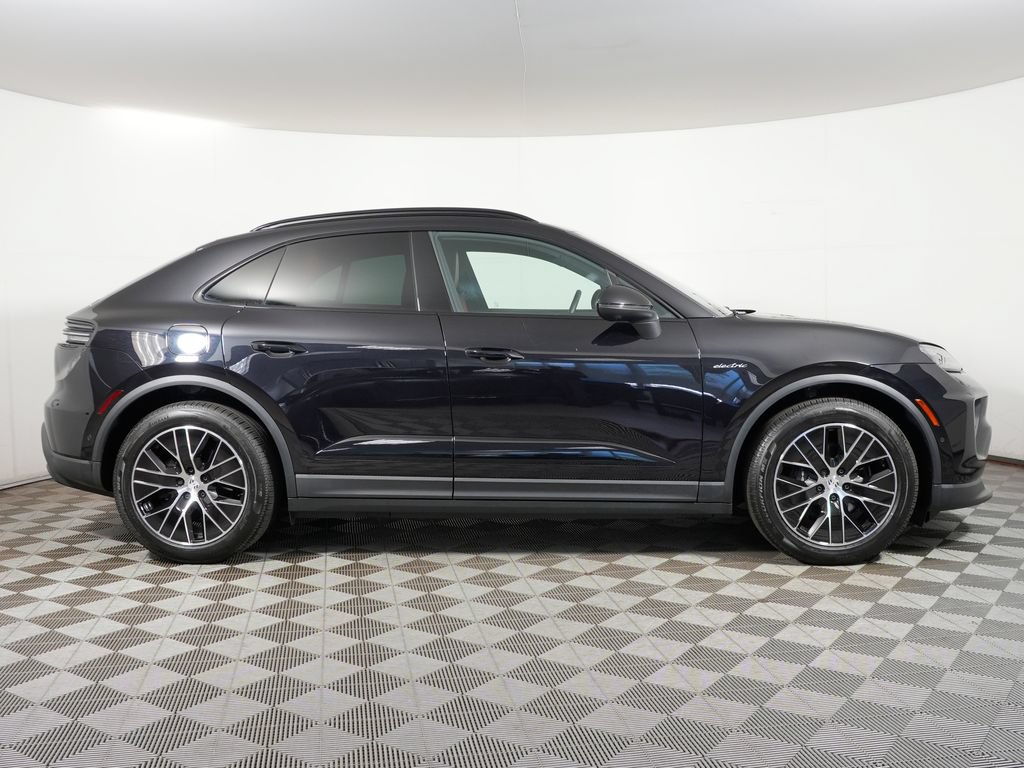 Certified 2025 Porsche Macan 4 Electric w/ Premium Package AWD/4WD image 8