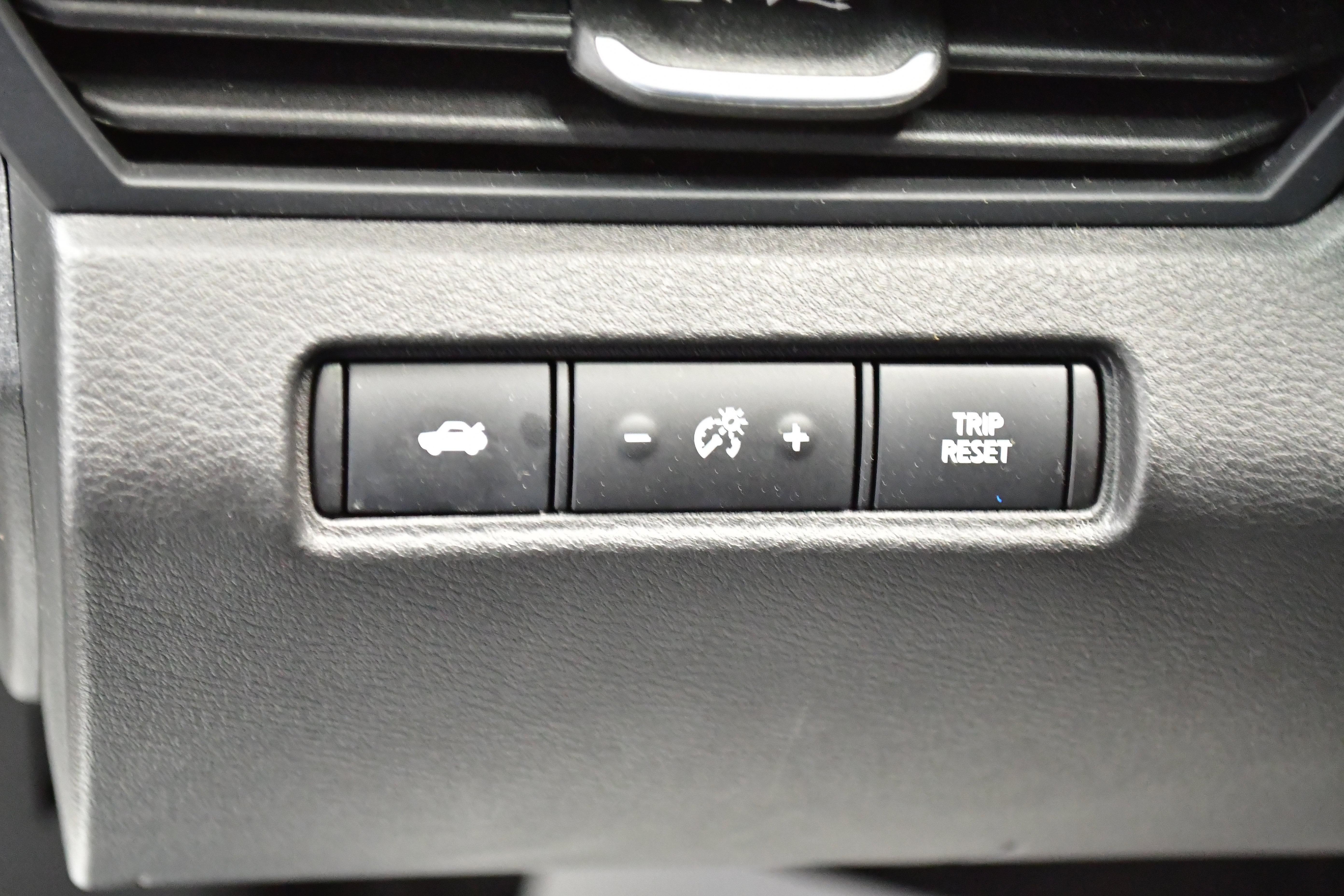 Used 2025 Nissan Altima 2.5 SV FWD image 13