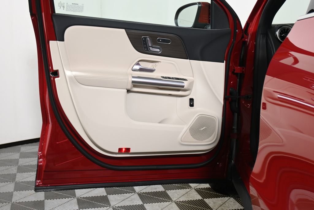 Certified 2025 Mercedes-Benz GLA 250 4MATIC image 30