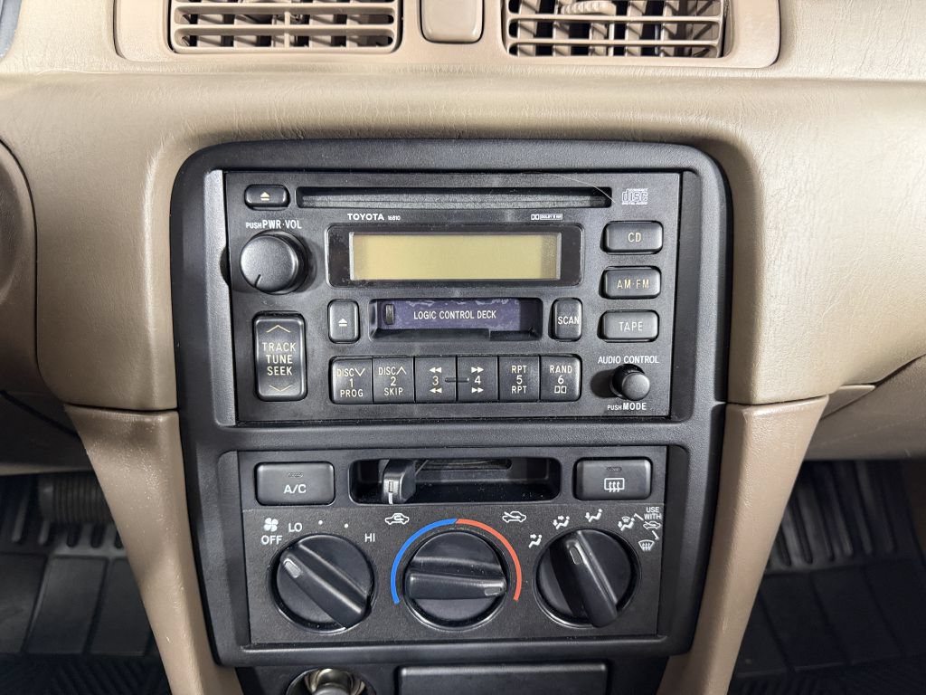 Used 1999 Toyota Camry LE w/ Value Pkg FWD image 34