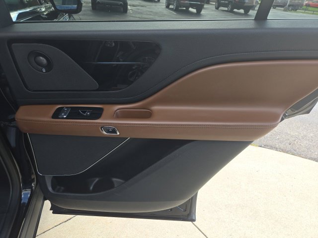 Certified 2021 Lincoln Aviator Reserve w/ Equipment Group 201A AWD/4WD image 18