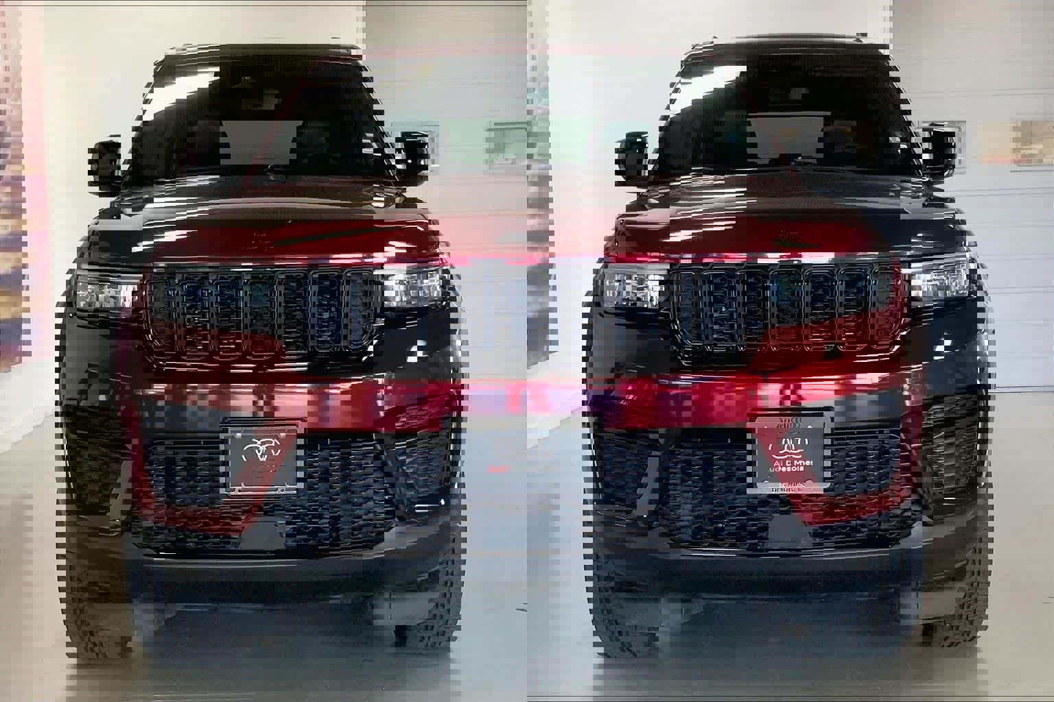 Used 2023 Jeep Grand Cherokee Altitude image 6