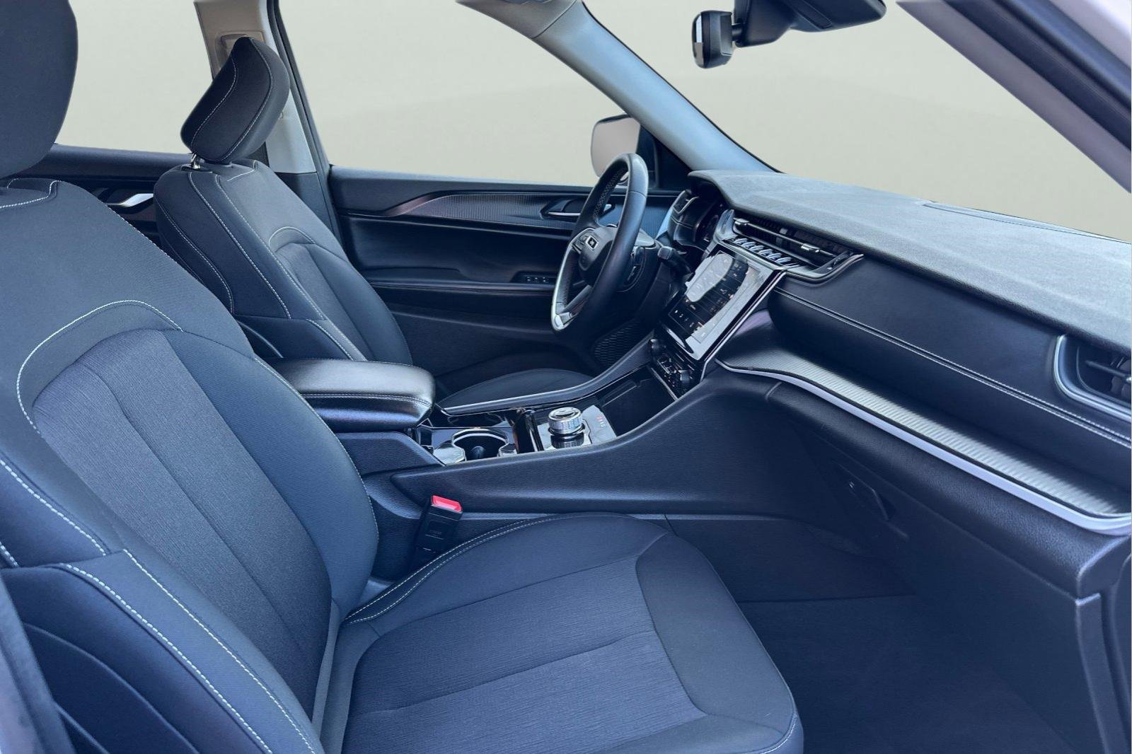 Used 2023 Jeep Grand Cherokee L Laredo image 20