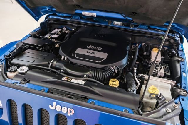 Used 2015 Jeep Wrangler Unlimited Sahara w/ Connectivity Group image 45