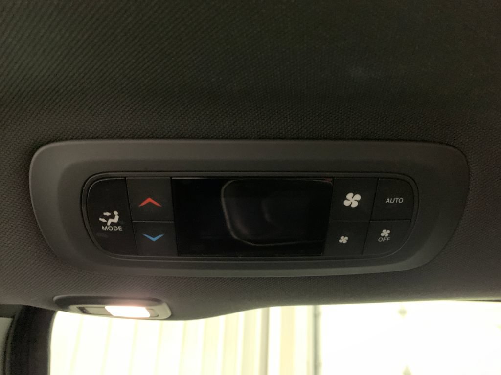 Used 2025 Chrysler Pacifica Limited FWD image 22