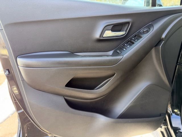 Certified 2022 Chevrolet Trax LT w/ Driver Confidence Package image 18