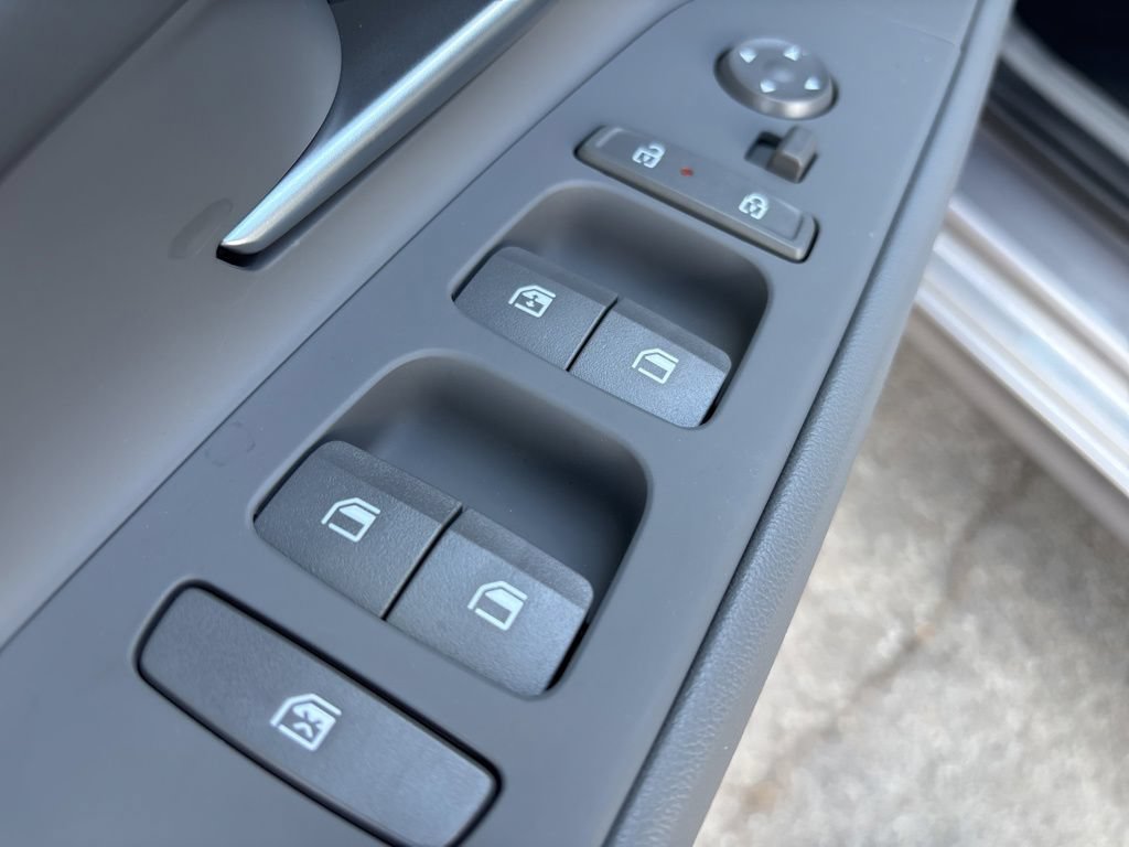 New 2025 Hyundai Elantra SEL FWD image 19