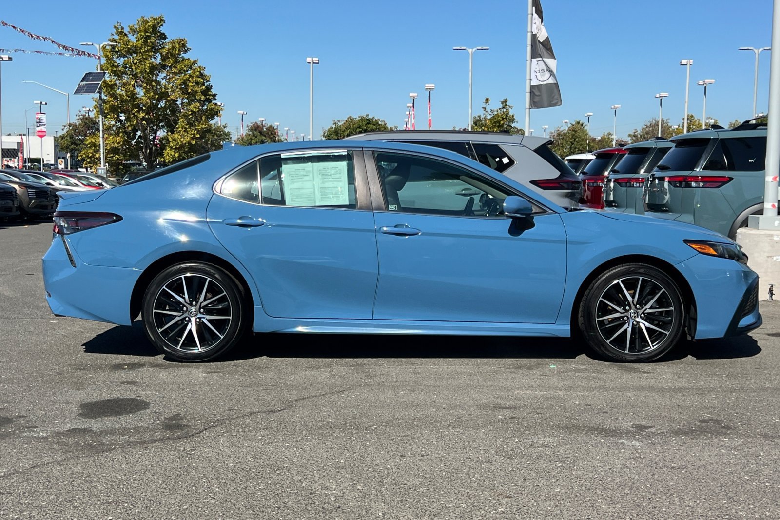 Used 2024 Toyota Camry SE FWD image 3