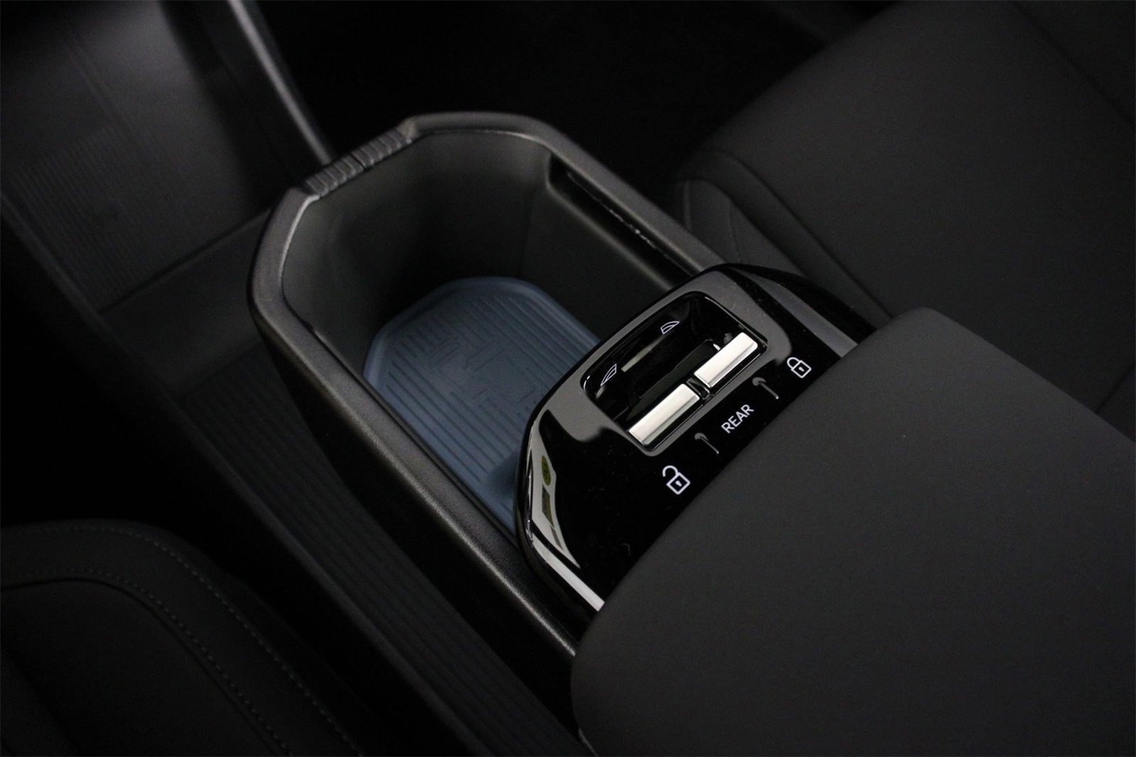 New 2025 Volvo EX30 Plus w/ Protection Package Premier image 7