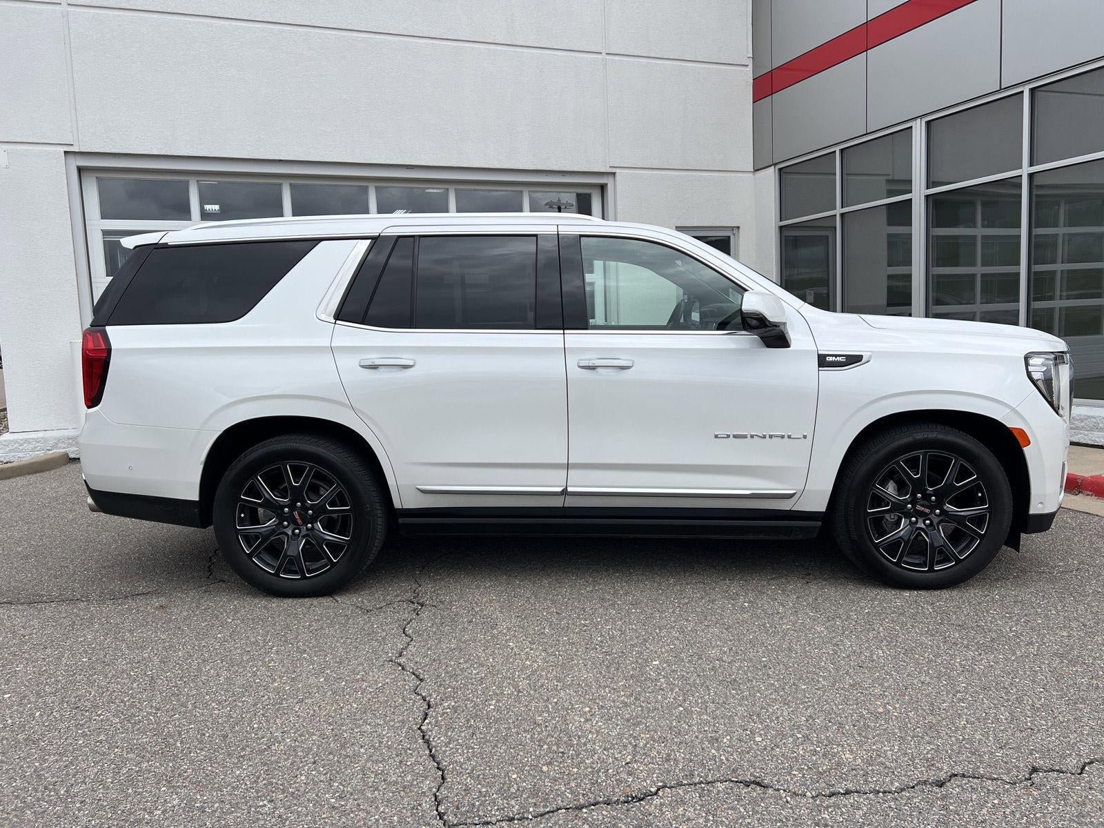 Used 2024 GMC Yukon Denali w/ Advanced Technology Package AWD/4WD image 10