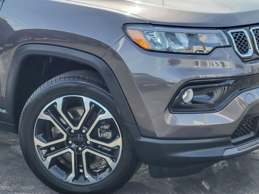 Used 2023 Jeep Compass Limited image 4