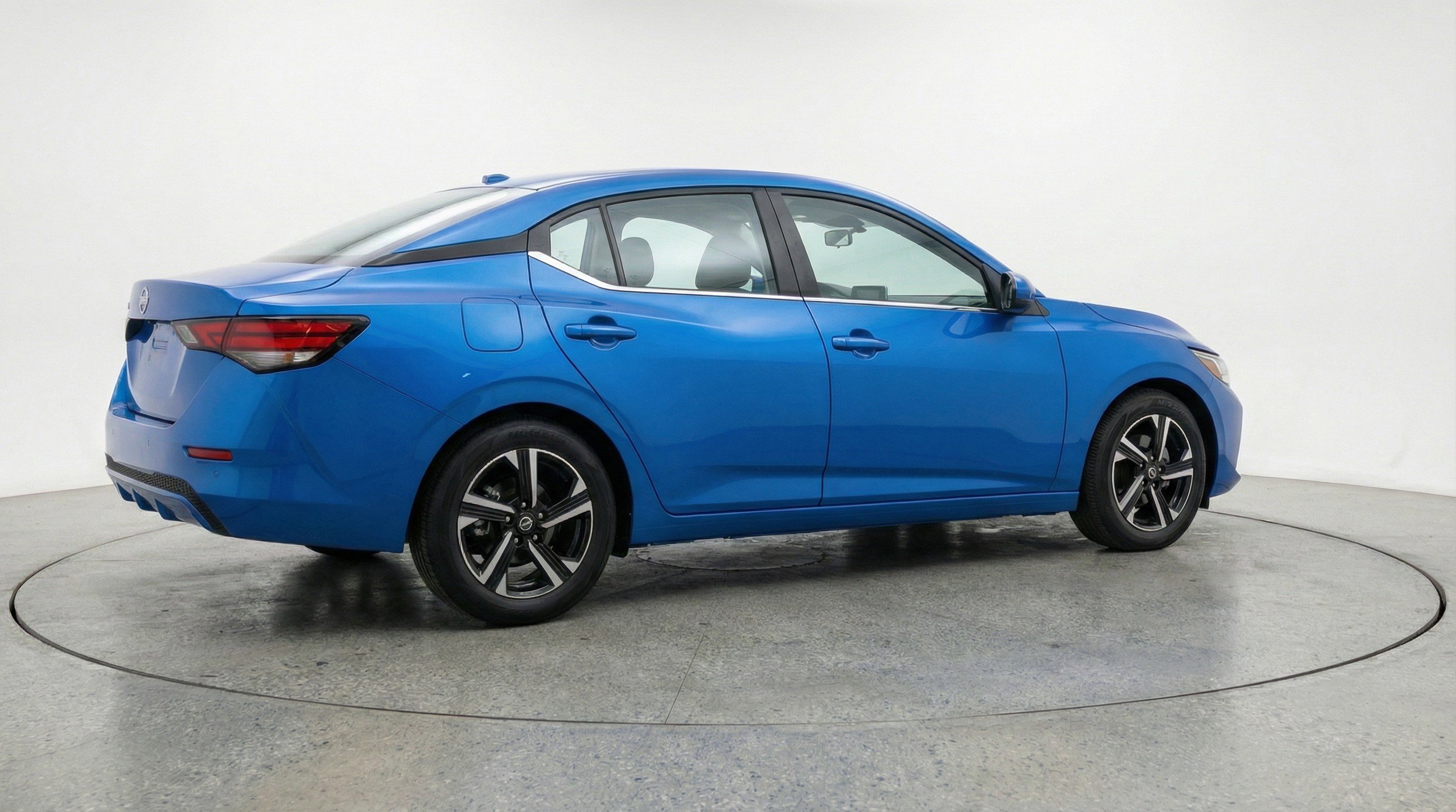 Used 2025 Nissan Sentra SV image 9