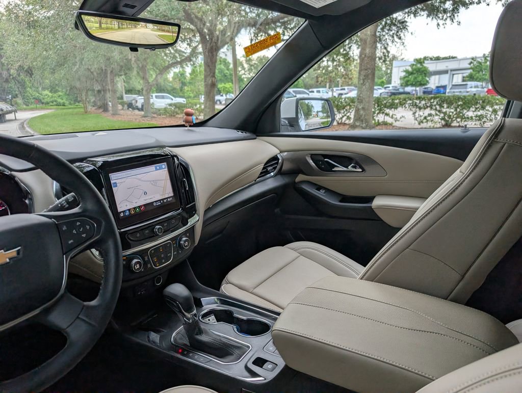 Used 2023 Chevrolet Traverse Premier FWD image 14