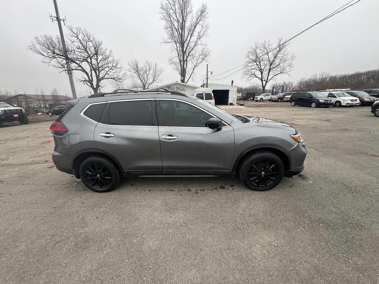 Used 2018 Nissan Rogue SV w/ Premium Package image 4