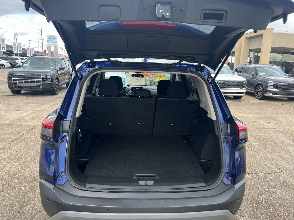 Used 2023 Nissan Rogue SV image 16