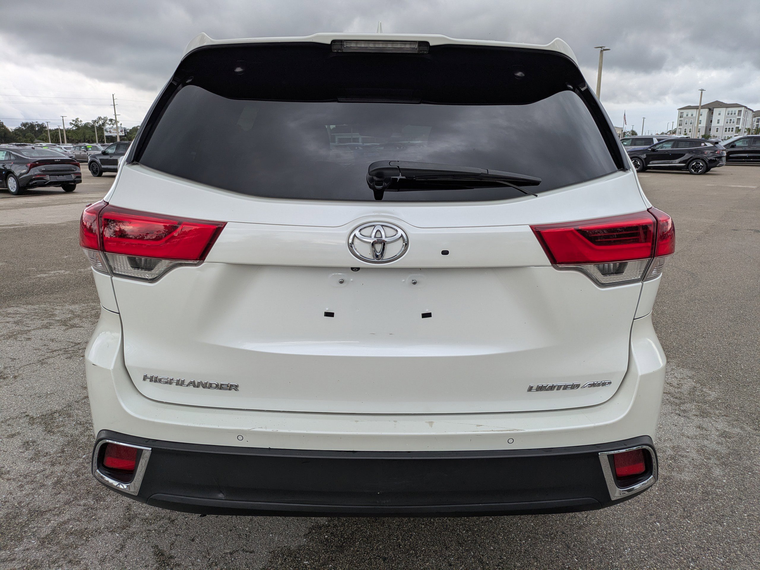 Used 2017 Toyota Highlander Limited image 6