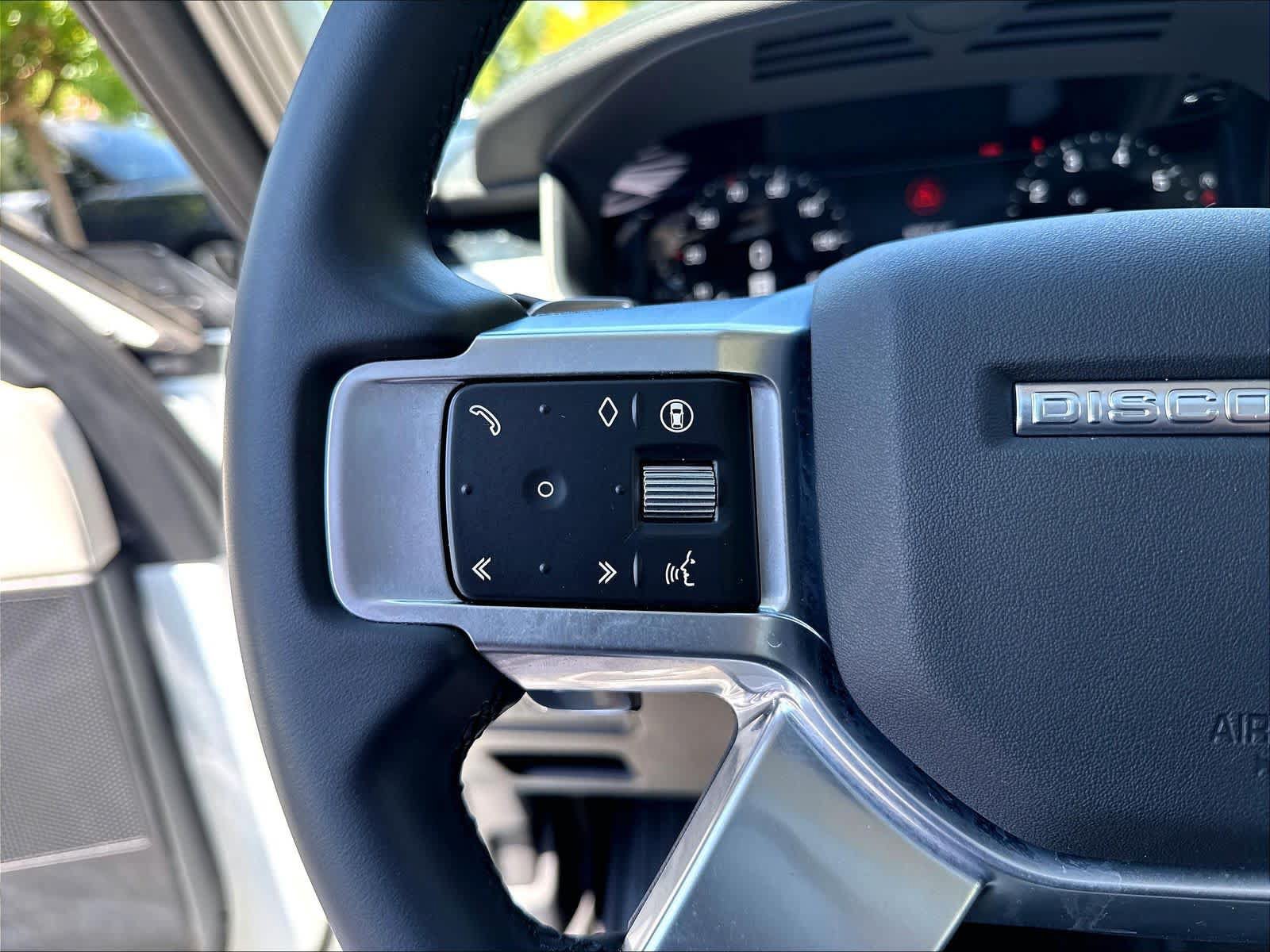 Used 2025 Land Rover Discovery S AWD/4WD image 18