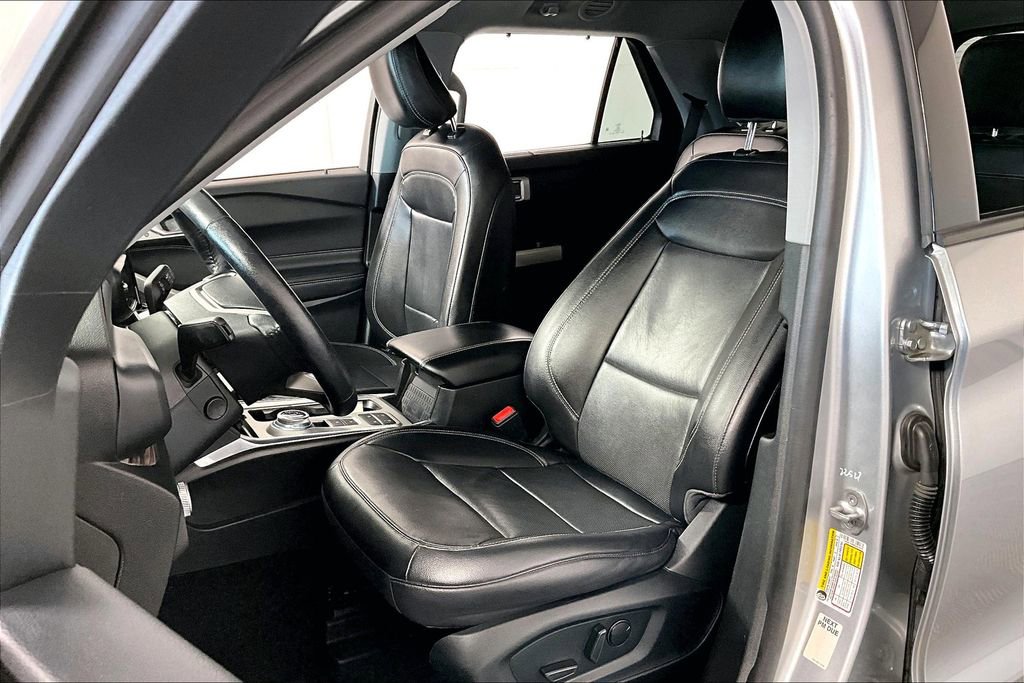 Used 2022 Ford Explorer Limited w/ Equipment Group 301A image 25