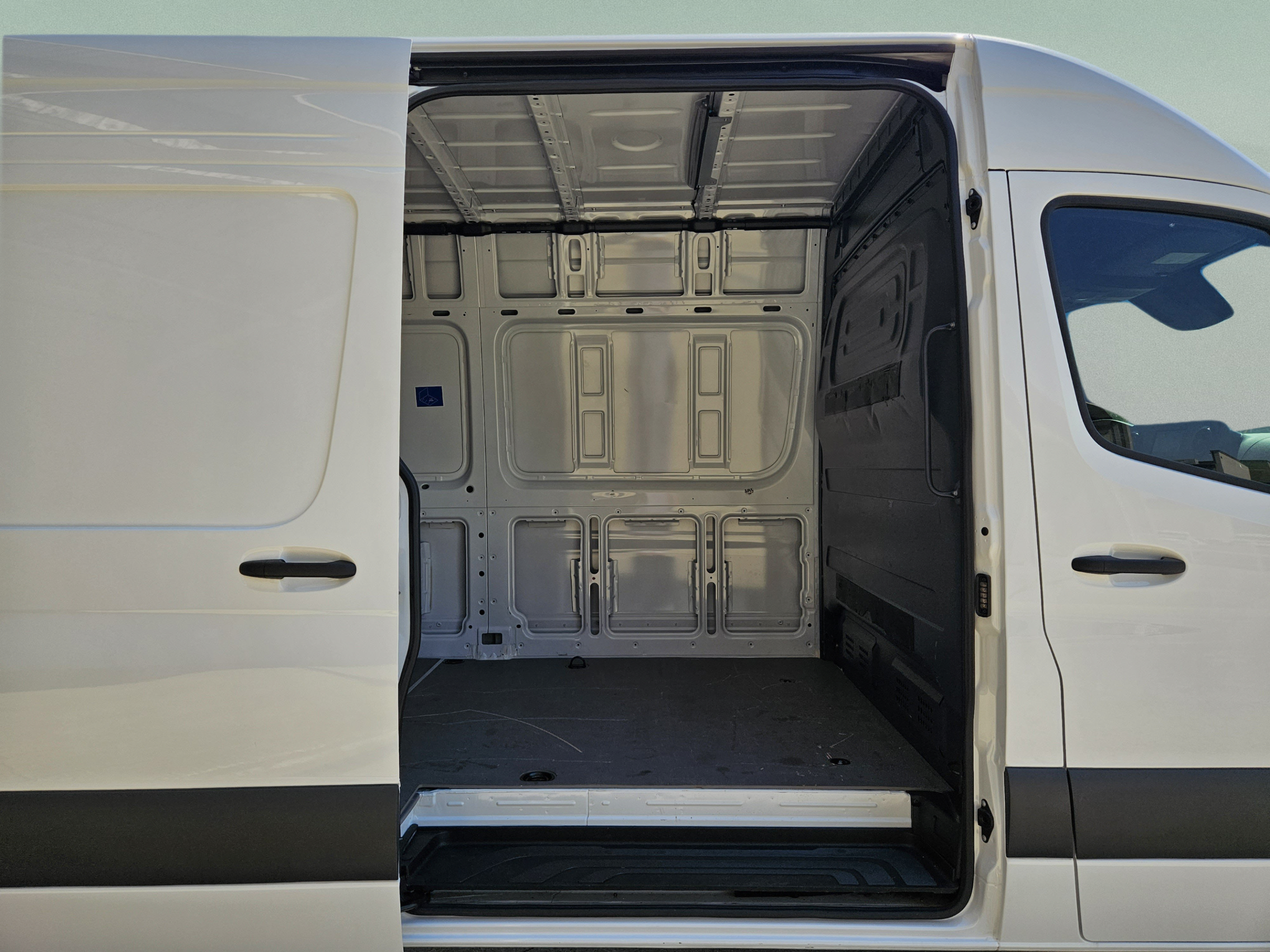 Used 2024 Mercedes-Benz Sprinter 3500 image 22