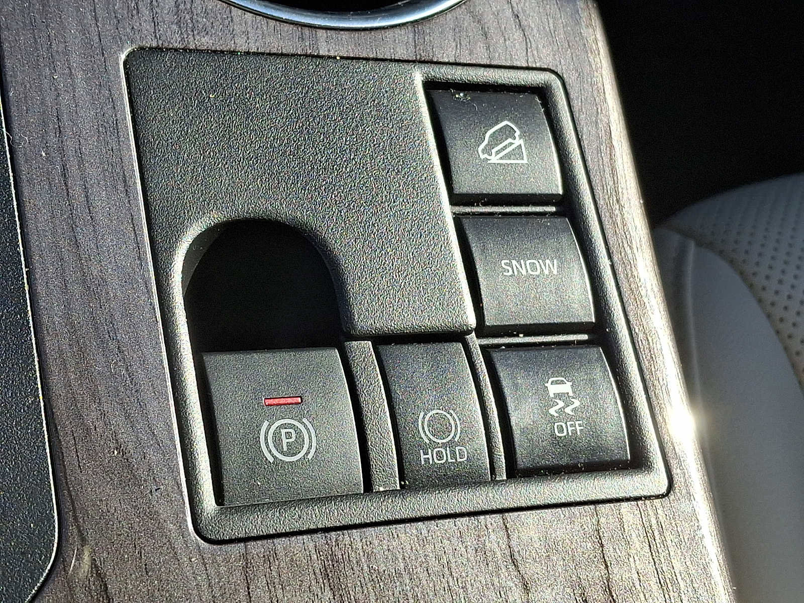 Used 2024 Toyota Highlander Limited image 25