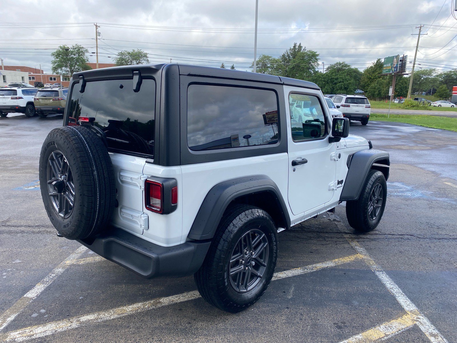 Used 2025 Jeep Wrangler Sport AWD/4WD image 5
