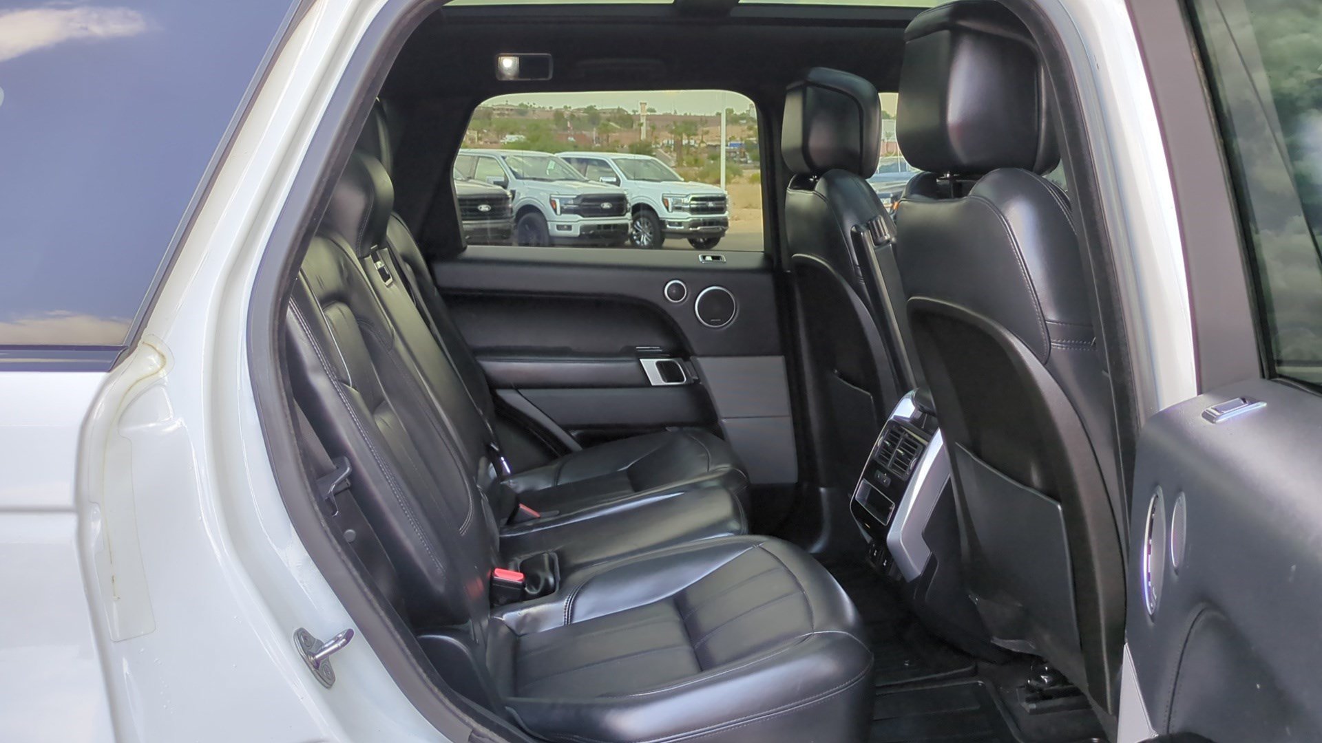 Used 2018 Land Rover Range Rover Sport HSE AWD/4WD image 29