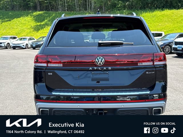 Used 2024 Volkswagen Atlas Peak Edition SE AWD/4WD image 3