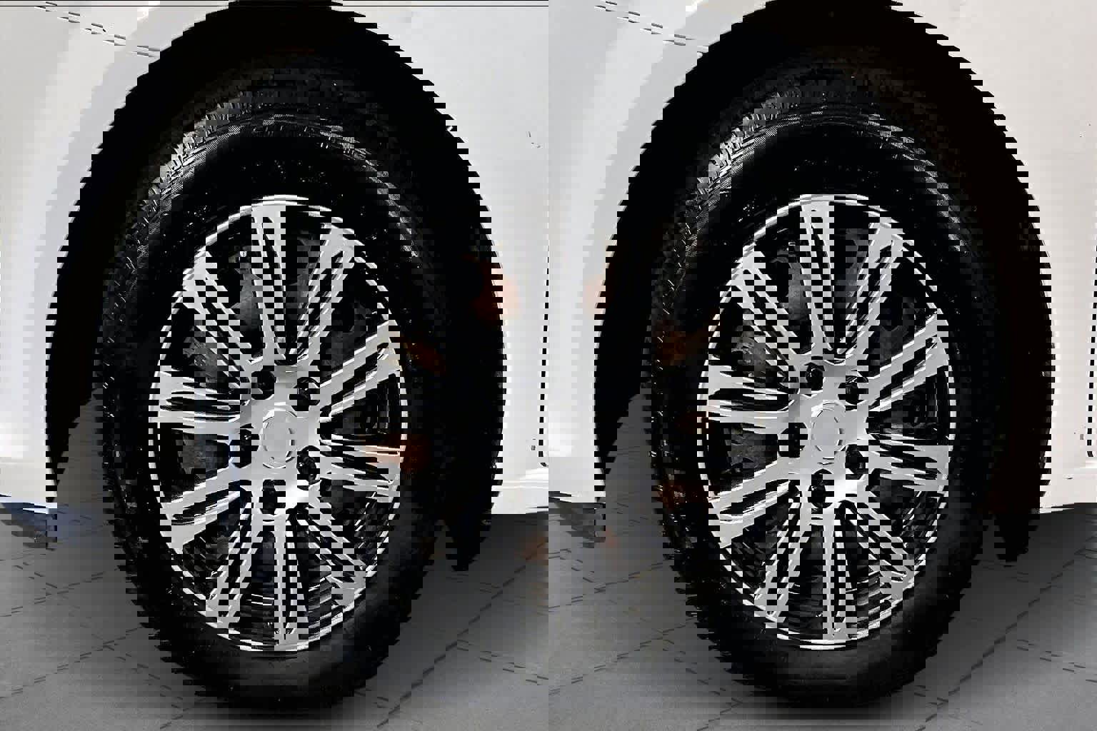 Used 2017 Chevrolet Sonic LS image 9