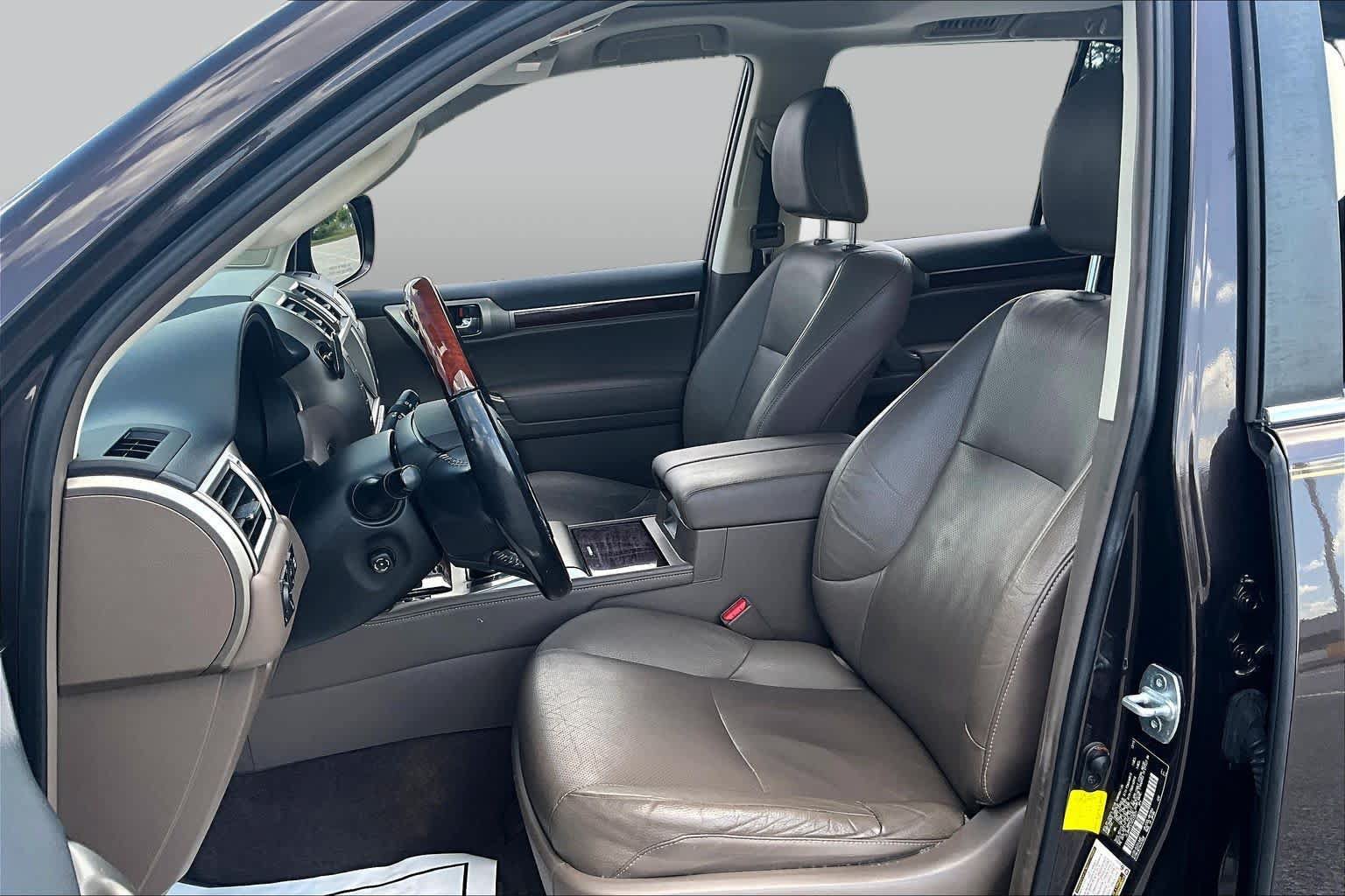 Used 2016 Lexus GX 460 w/ Premium Package AWD/4WD image 8