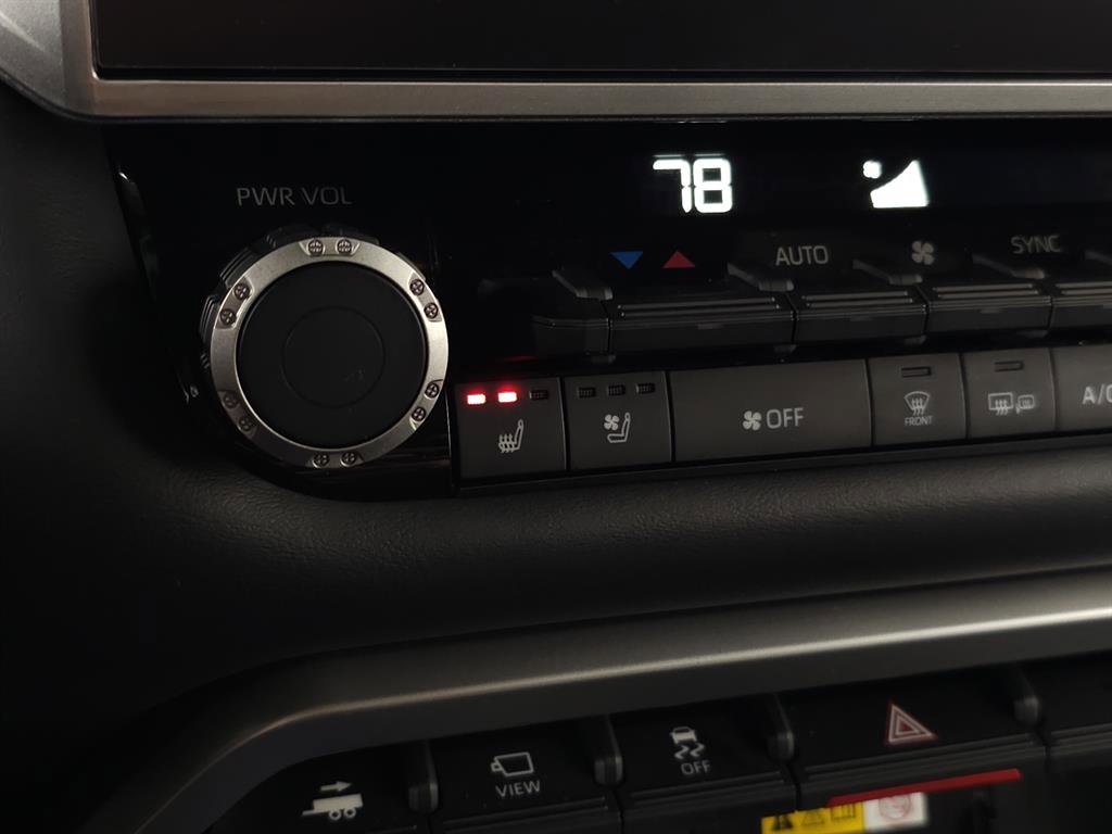 Used 2022 Toyota Tundra Platinum image 32