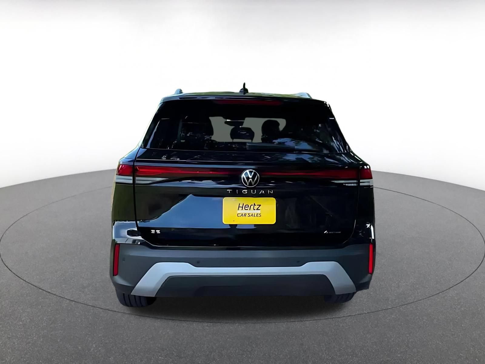 Used 2026 Volkswagen Tiguan SE AWD/4WD image 12