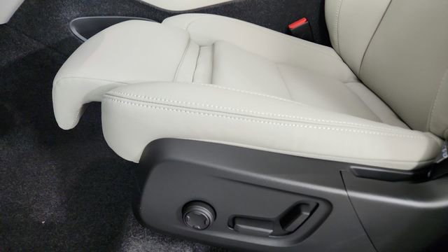 Certified 2026 Volvo XC40 B5 Plus w/ Protection Package Premier AWD/4WD image 14
