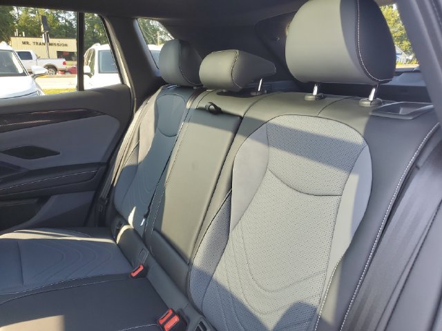 Certified 2025 Volkswagen Tiguan SE R-Line FWD image 17