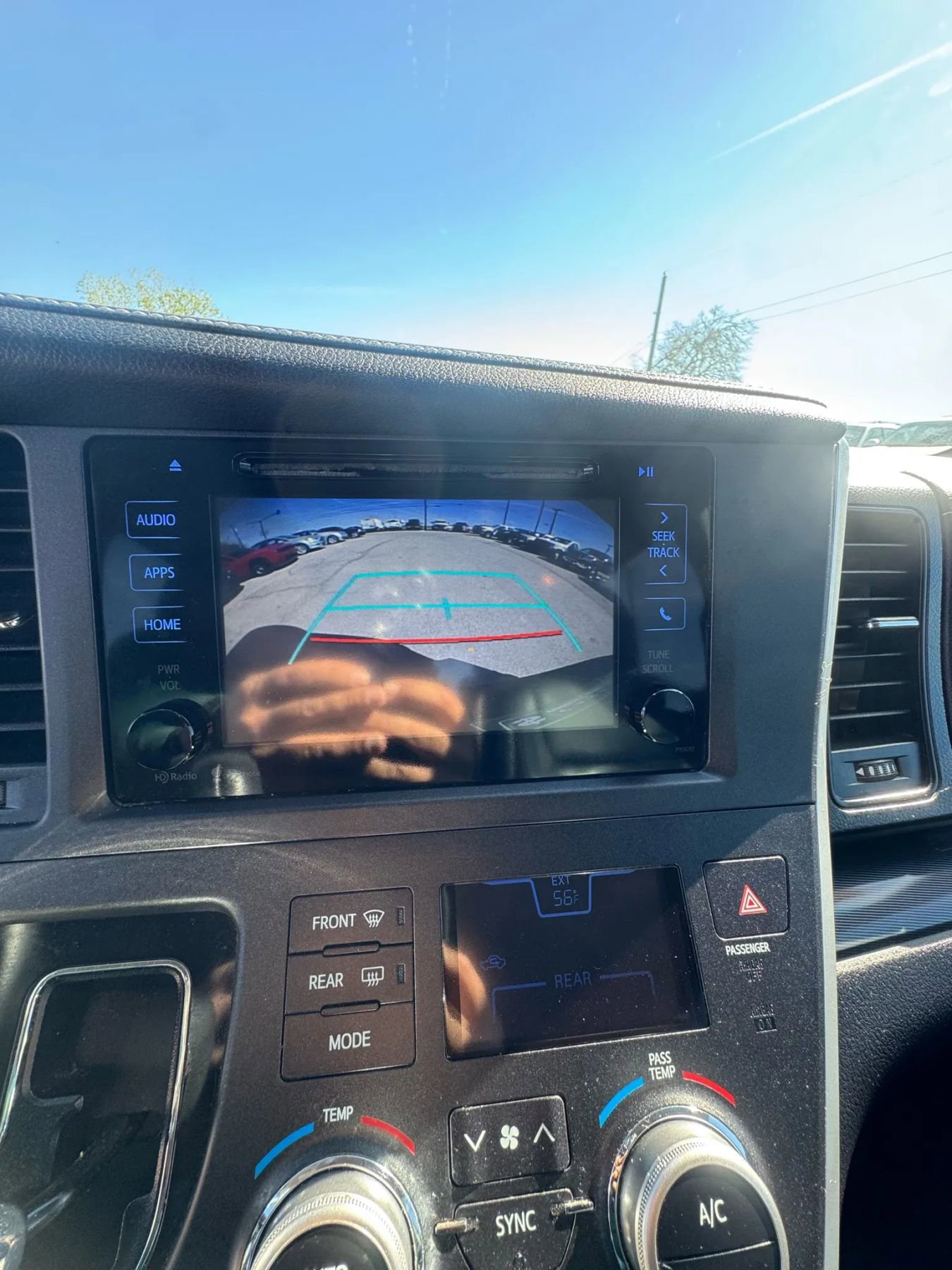 Used 2015 Toyota Sienna SE image 19