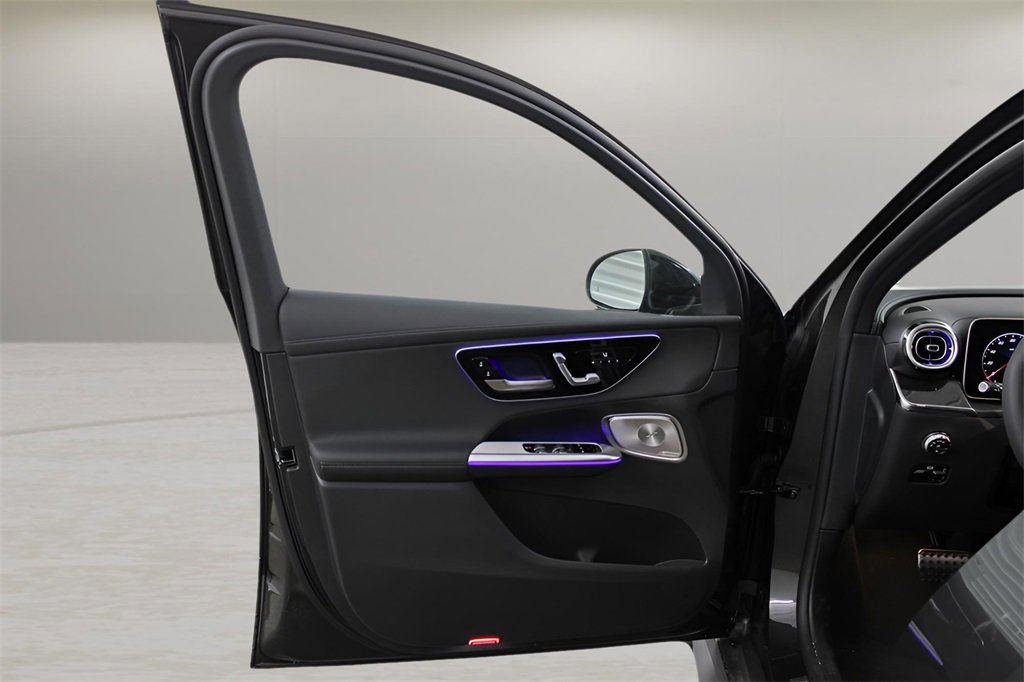 Used 2025 Mercedes-Benz GLC 300 image 27