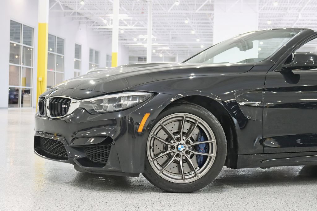 Used 2018 BMW M4 Convertible RWD image 3