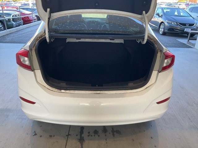 Used 2017 Chevrolet Cruze Premier image 16