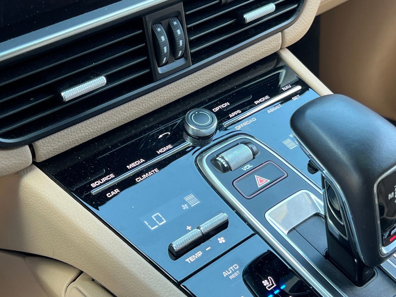 Certified 2022 Porsche Cayenne AWD/4WD image 28
