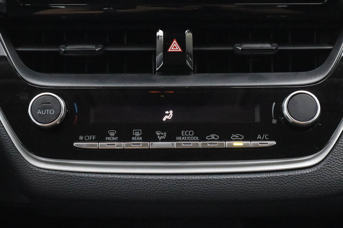 Used 2024 Toyota Corolla LE FWD image 11