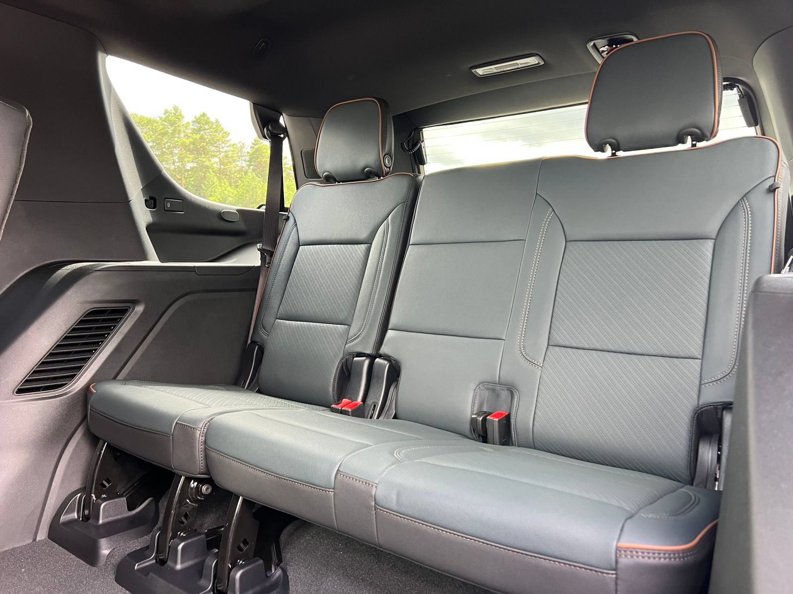 New 2026 GMC Yukon AT4 w/ AT4 Premium Plus Package AWD/4WD image 7