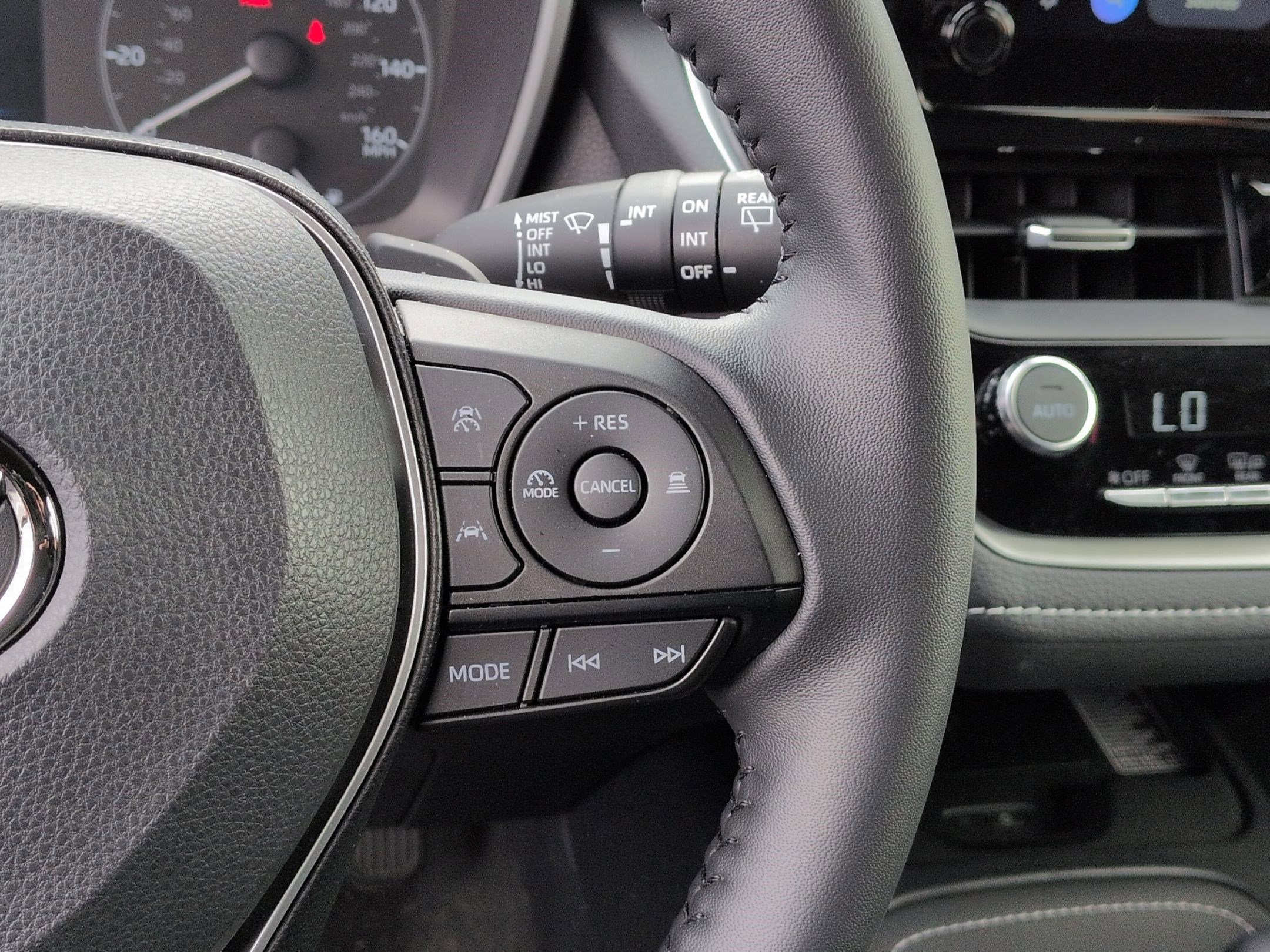 Used 2025 Toyota Corolla SE w/ SE Package FWD image 19