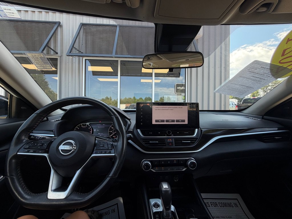 Used 2024 Nissan Altima 2.5 SR w/ SR Premium Package FWD image 9