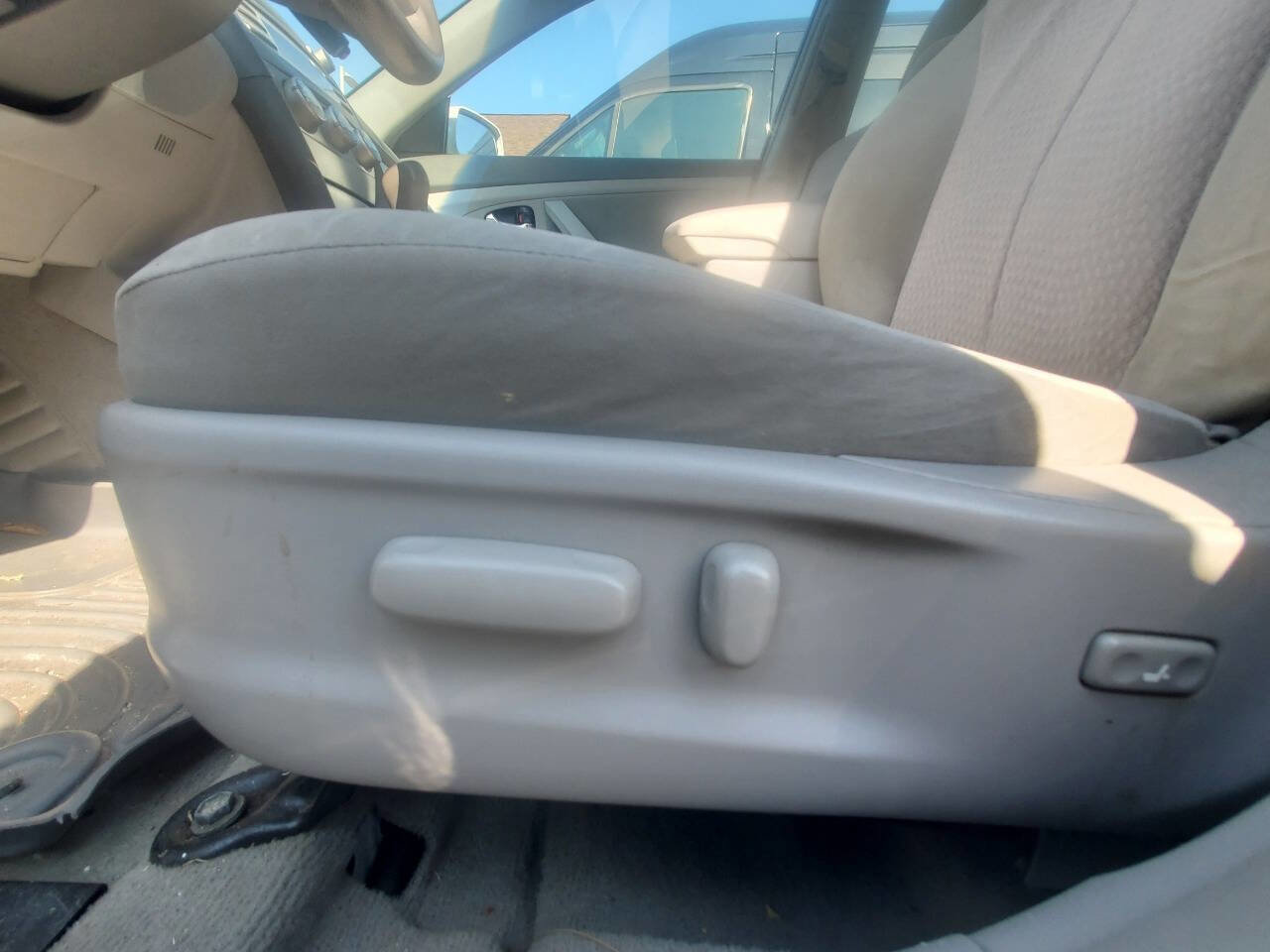 Used 2011 Toyota Camry LE w/ LE Extra-Value Pkg image 13