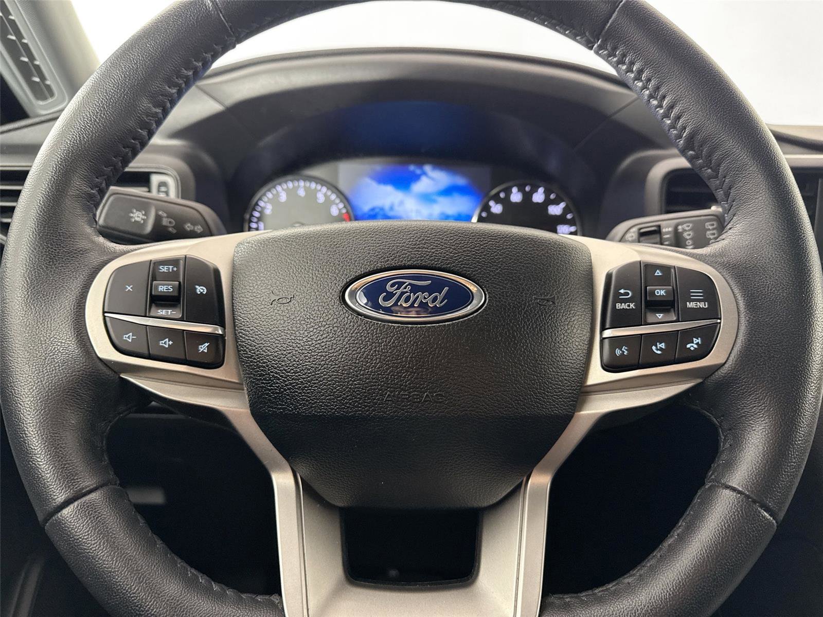 Used 2024 Ford Explorer XLT w/ Class IV Trailer Tow Package image 16