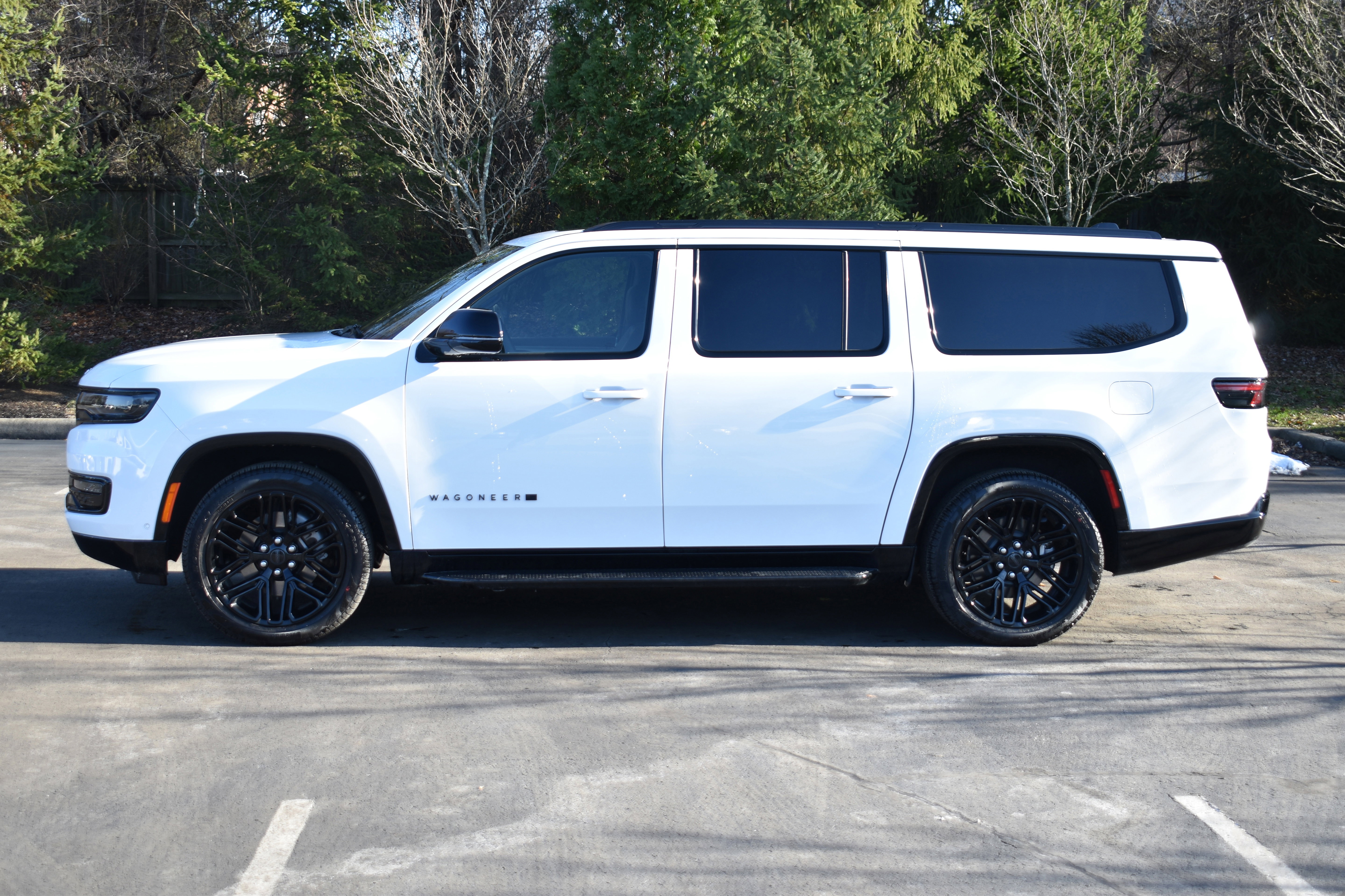 Used 2025 Jeep Wagoneer L Series II w/ Premium Group I image 4