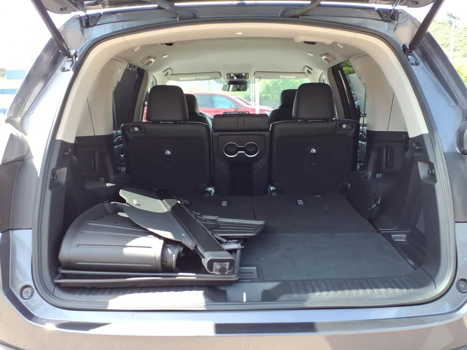 Used 2025 Honda Pilot EX-L image 6